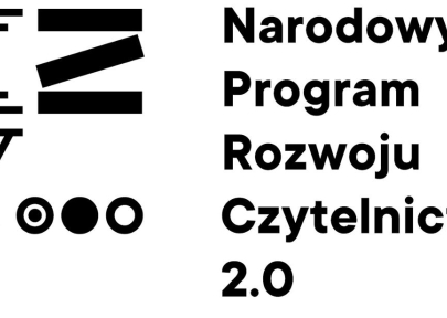 Nowe książki w bibliotece szkolnej.