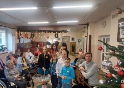 Świąteczna wizyta w Domu Spokojnej Starości