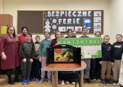 Pierwsze spotkanie z teatrzykiem Kamishibai w Bibliotece Szkolnej