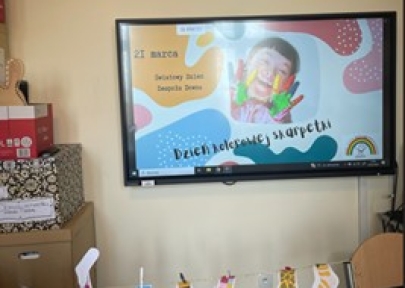 „Wiosenne wietrzenie szafy! Kto pomoże mi rozwiesić pranie?”.